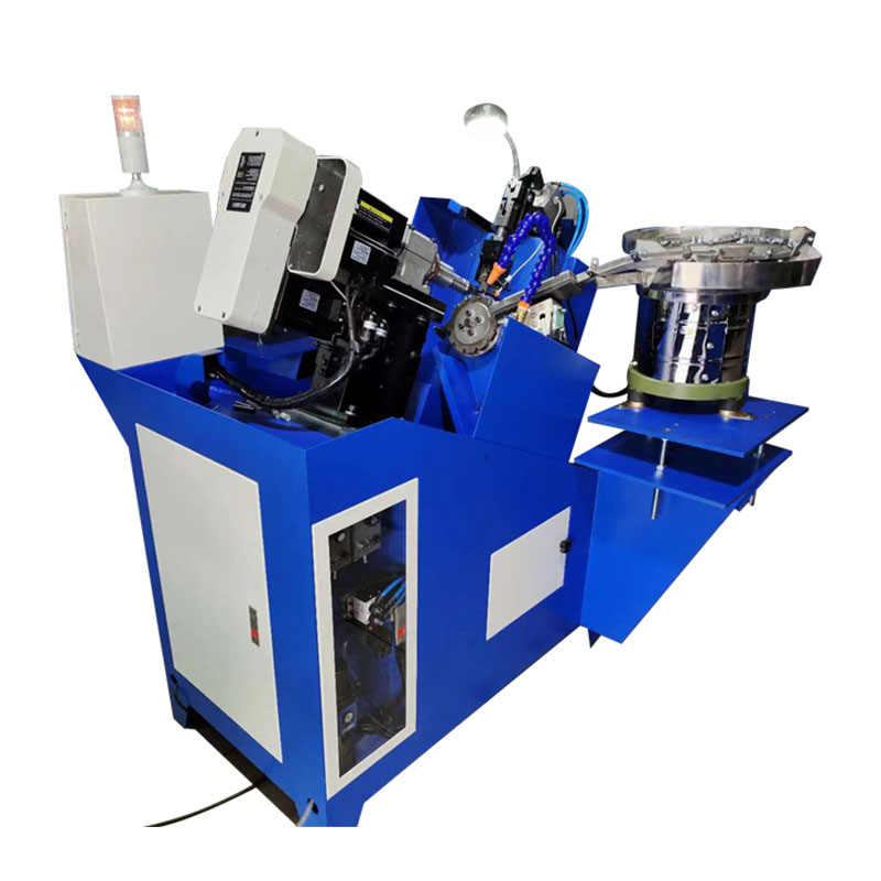 Stroj za narezovanje kvadratnih matic